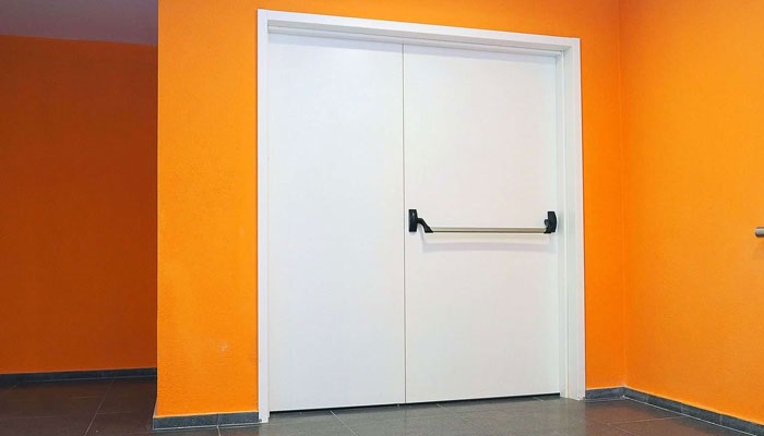 درب ضدحریق چیست؟ بررسی جامع عملکرد، استانداردها و اشتباهات رایج بازار